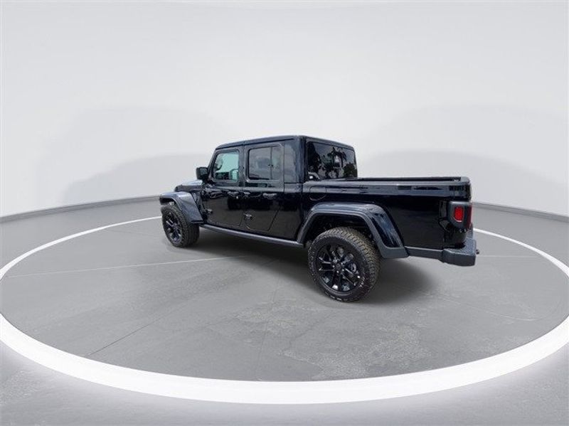 2024 Jeep Gladiator Nighthawk 4x4Image 6