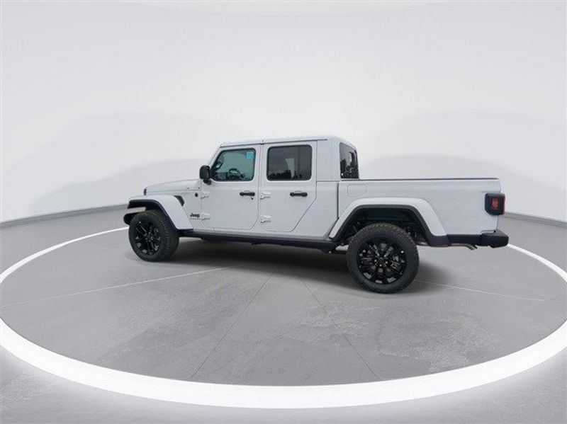 2024 Jeep Gladiator Nighthawk 4x4Image 6