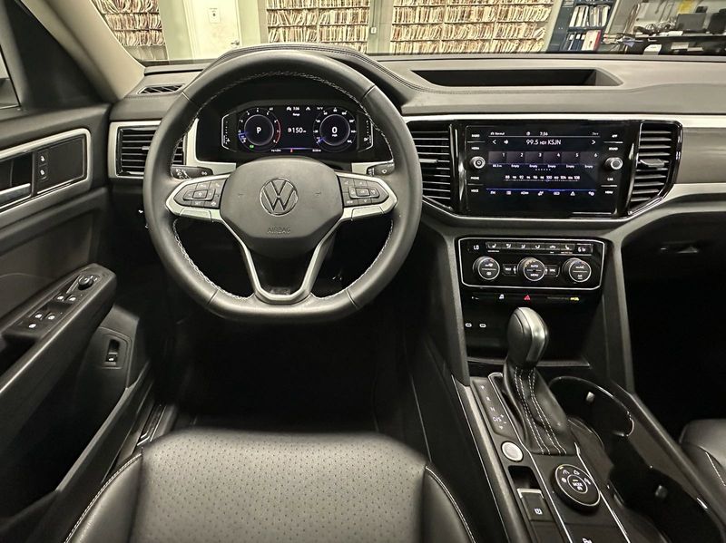 2023 Volkswagen Atlas SE w/Technology AWD w/SunroofImage 21