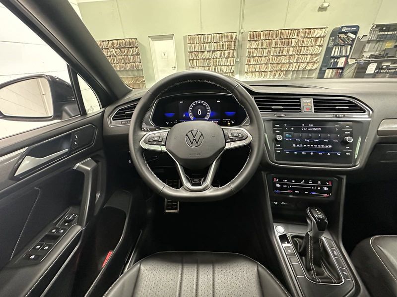 2023 Volkswagen Tiguan SE R-Line BlackImage 25