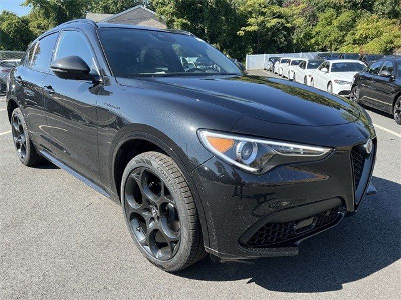 2023 Alfa Romeo Stelvio Estrema AwdImage 1