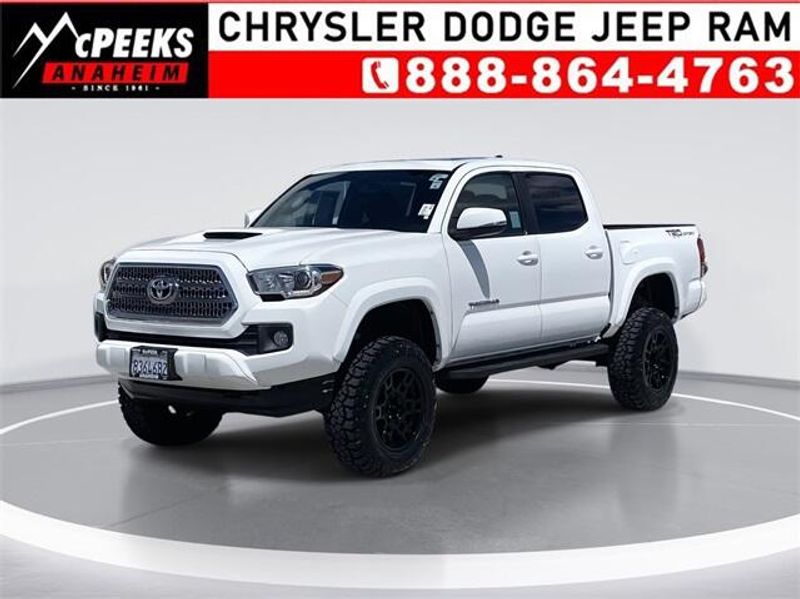 2017 Toyota Tacoma SR5Image 1