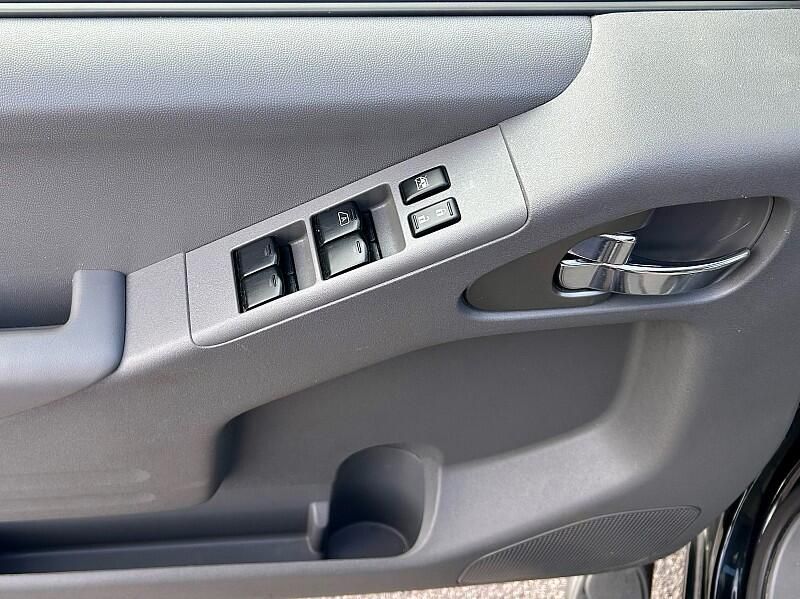 2021 Nissan Frontier Crew Cab photo 10