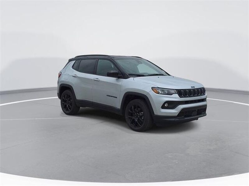 2024 Jeep Compass Latitude 4x4Image 2