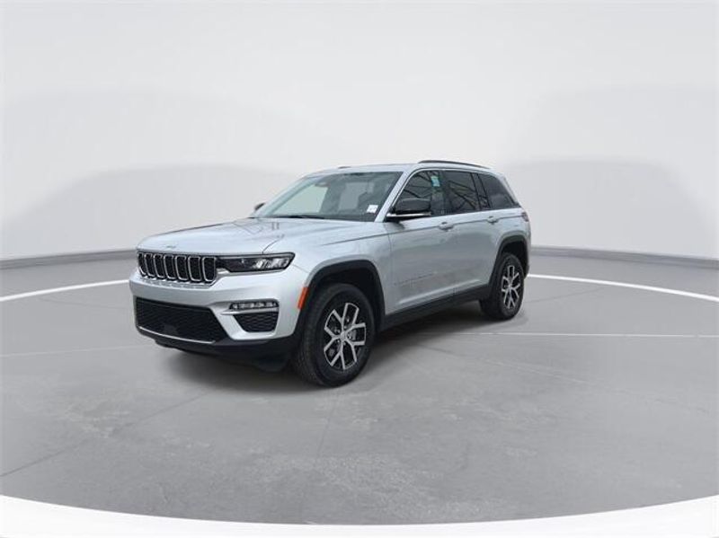 2024 Jeep Grand Cherokee Limited photo 4