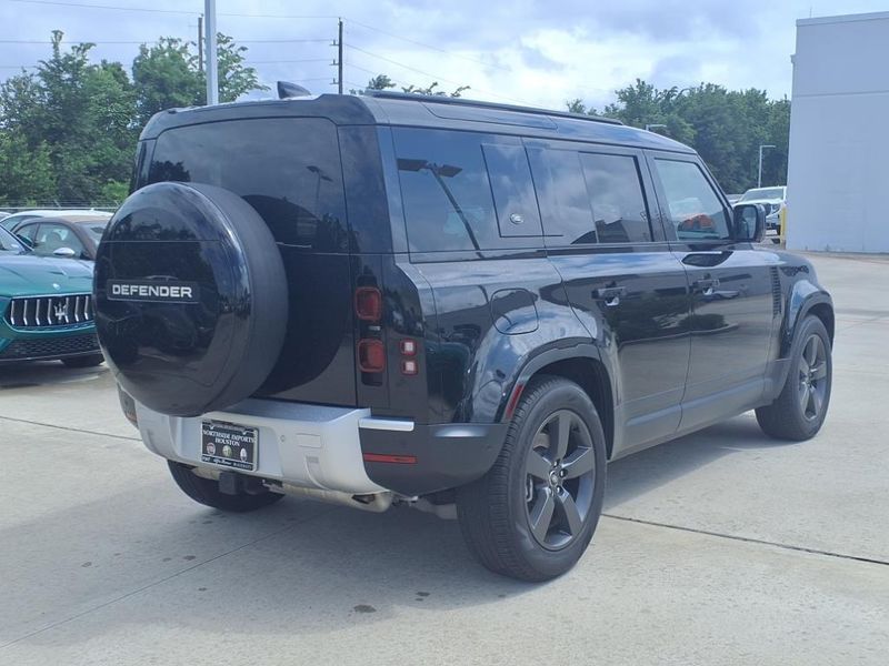 2024 Land Rover Defender SImage 16