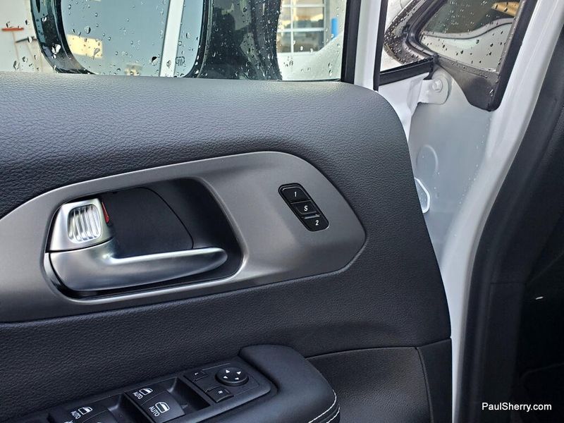 New 2026 Chrysler Pacifica Select