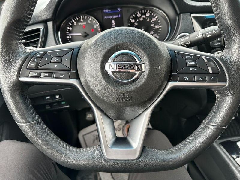2018 Nissan Rogue SVImage 3