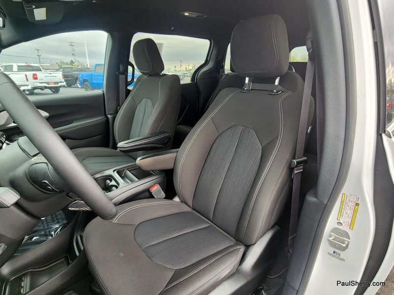 Used 2024 Chrysler Pacifica Touring