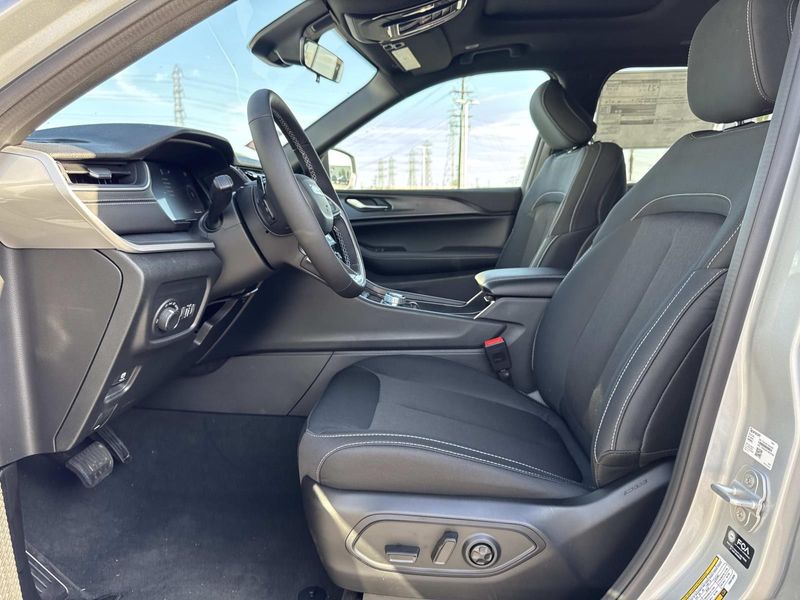 New 2026 Jeep Grand Cherokee L Laredo X 4x2
