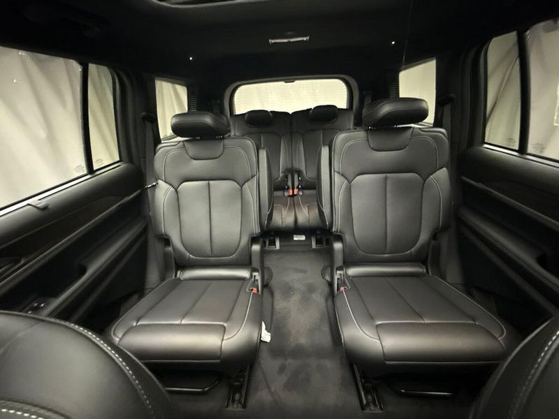 New 2025 Jeep Grand Cherokee L Limited 4x4Image 12