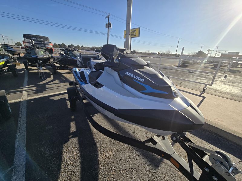 2025 SEADOO FISHPRO SPORT 170 WITH SOUND SYSTEM IDF WHITE AND GULF STREAM BLUE Image 1