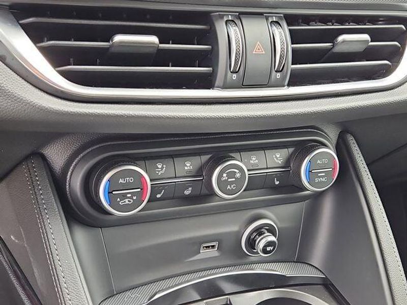 2025 Alfa Romeo Stelvio Sprint photo 24