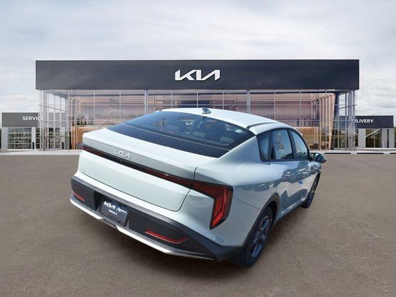 New 2026 Kia K4 LXSImage 4