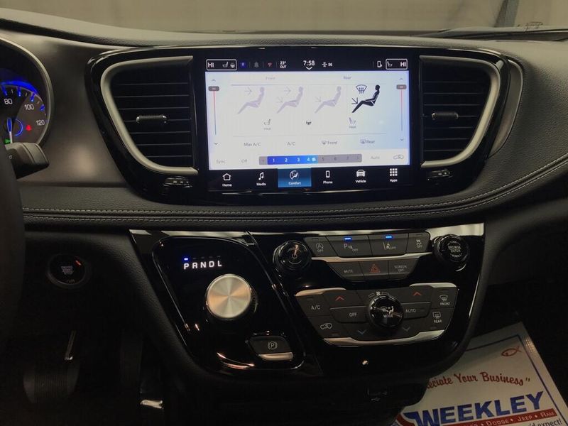 New 2026 Chrysler Pacifica SelectImage 7