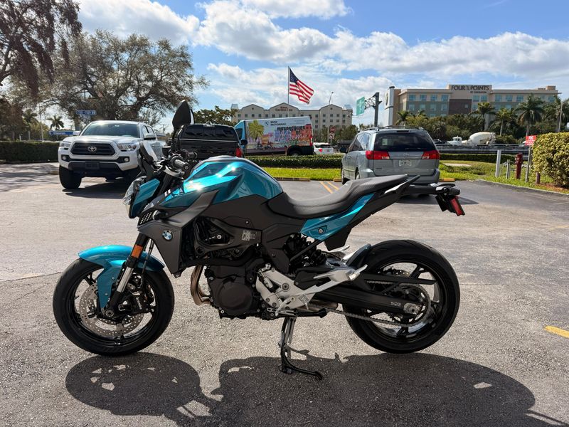 2025 BMW F 900 R Image 5