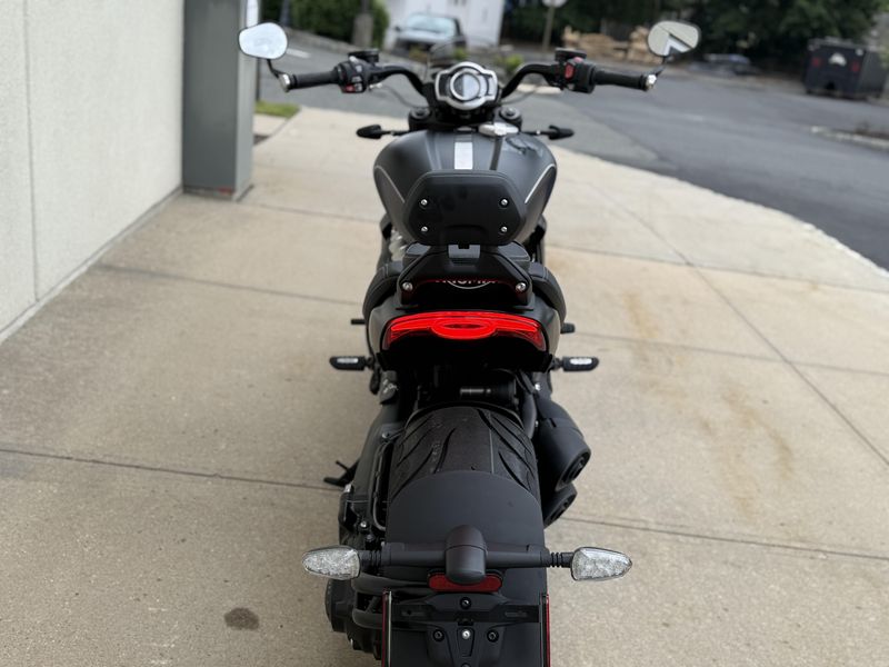 2025 Triumph ROCKET 3 STORM GTImage 5
