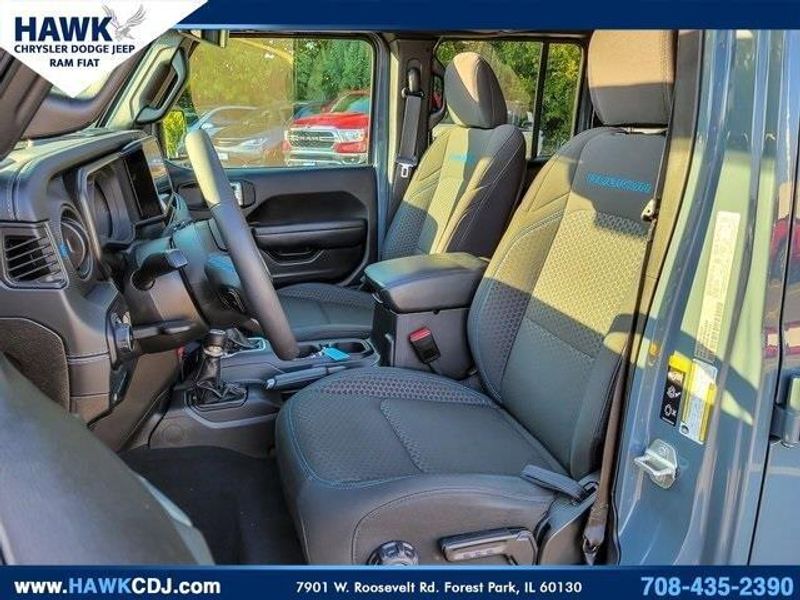 2024 Jeep Wrangler Rubicon 4xe photo 8