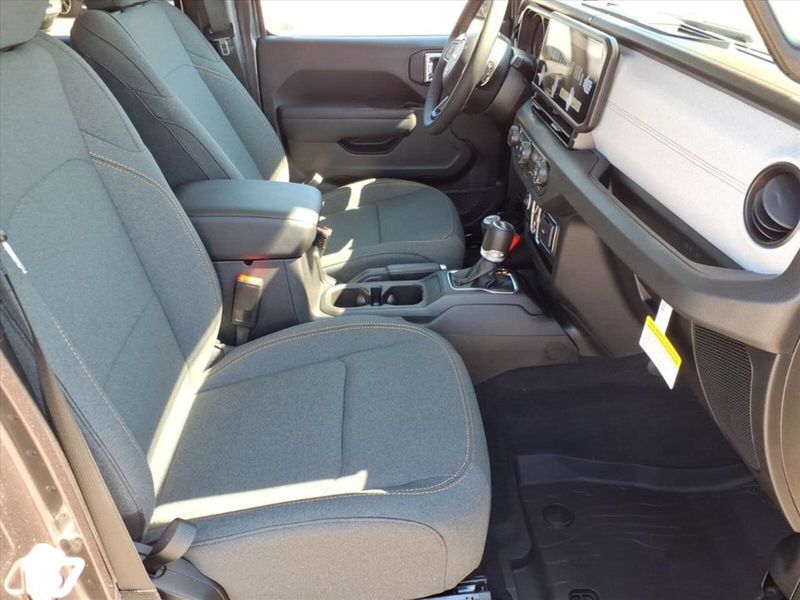 2025 Jeep Wrangler Unlimited Sport S photo 3