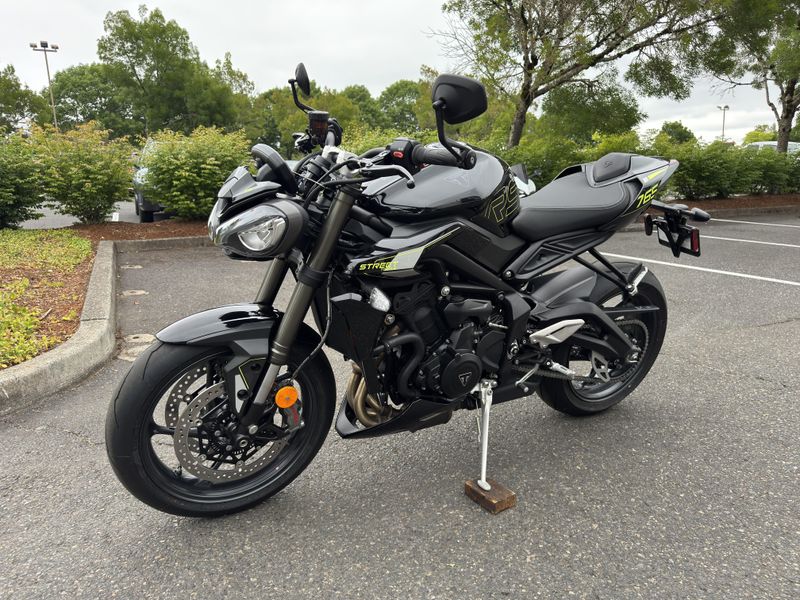 2025 Triumph Street Triple 765 RS - PHANTOM BLACK 