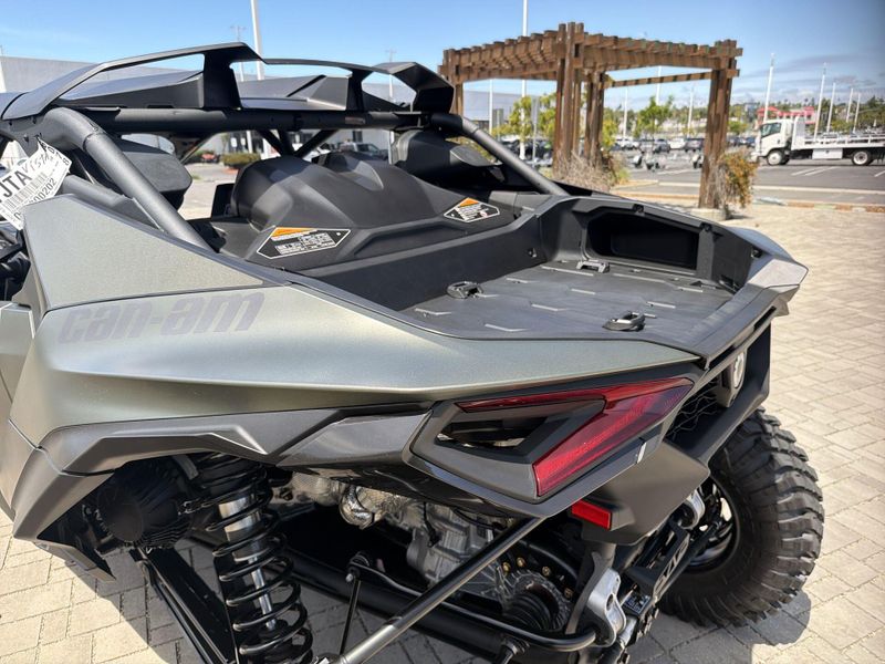 New 2026 Can-Am MAVERICK R MAX X RC 999T DCT Image 22