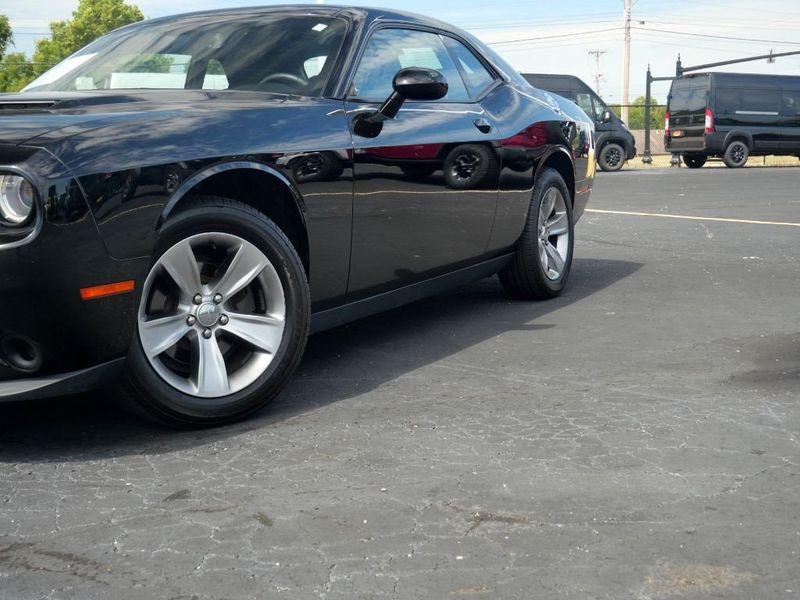 2018 Dodge Challenger SXTImage 9