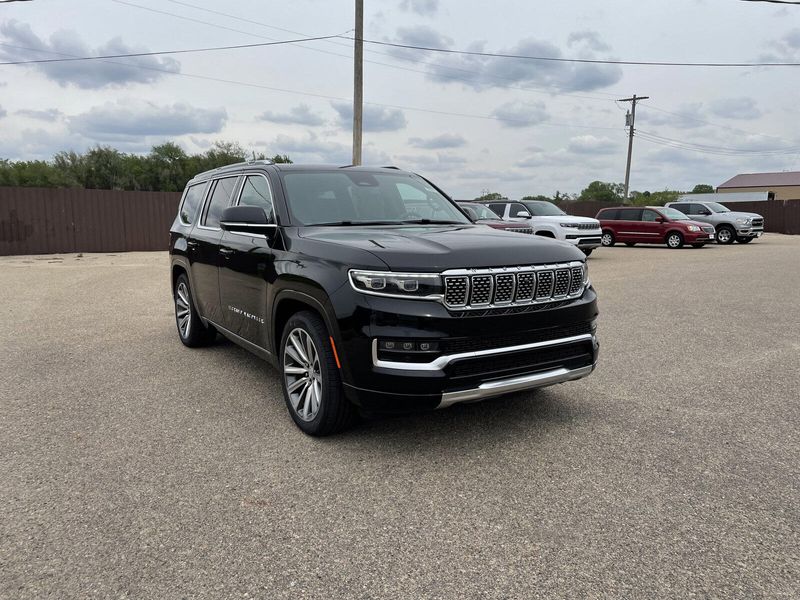 2022 Grand Wagoneer Series II 4x4Image 2