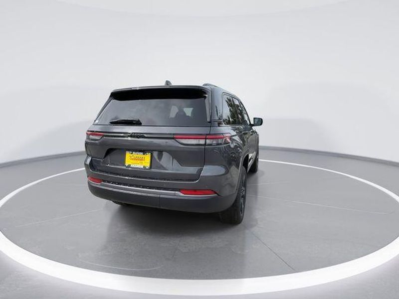 New 2026 Jeep Grand Cherokee Limited 4x2Image 7