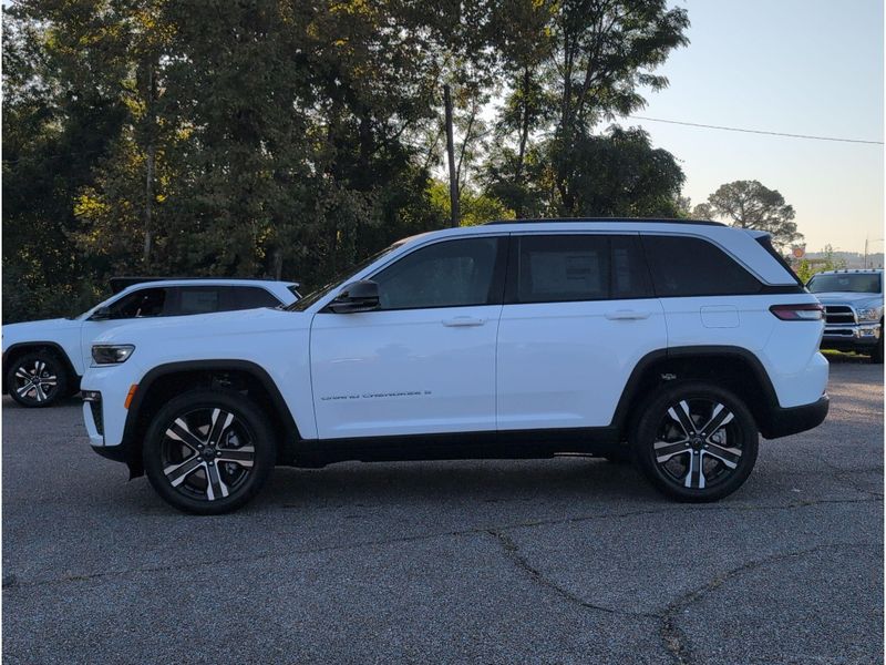 New 2027 Jeep Grand Cherokee LimitedImage 2