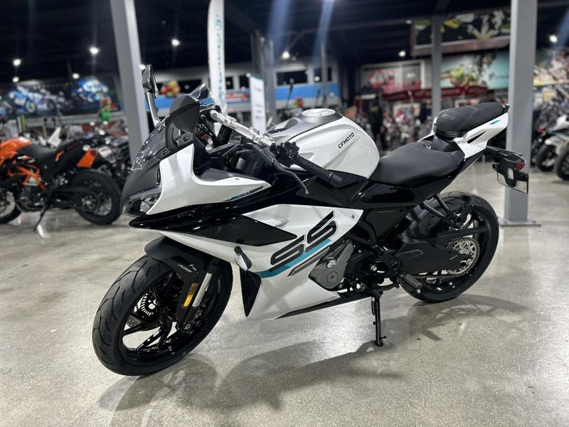 2025 CFMOTO 300SS Image 6