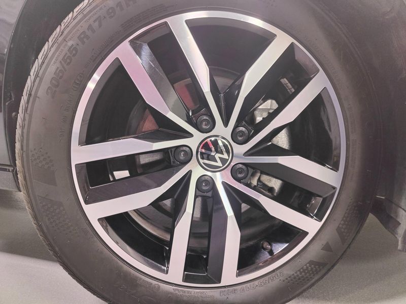 Used 2025 Volkswagen Jetta SE w/SunroofImage 21