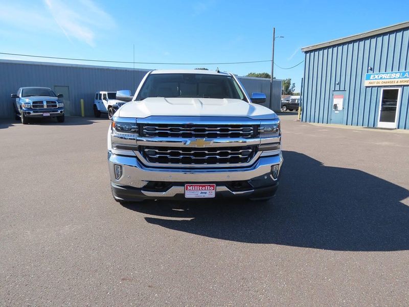 Used 2016 Chevrolet Silverado 1500 LTZ 4x4 4dr Crew Cab 5.8 ft. SBImage 3