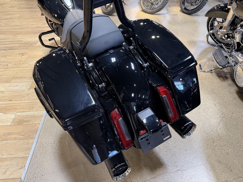 USED 2024 HARLEY STREET GLIDE Image 13