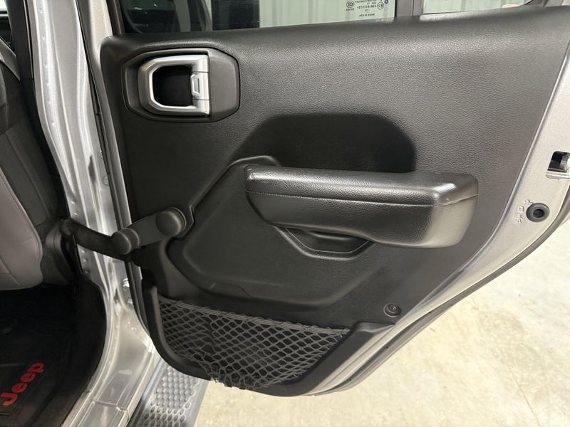 Used 2019 Jeep Wrangler Unlimited SportImage 9