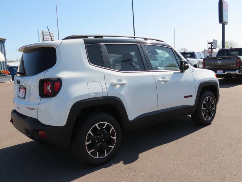 2023 Jeep Renegade Trailhawk 4x4 4dr SUVImage 2