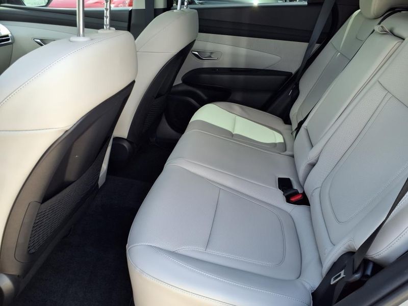 2025 Hyundai Tucson Hybrid SEL ConvenienceImage 16