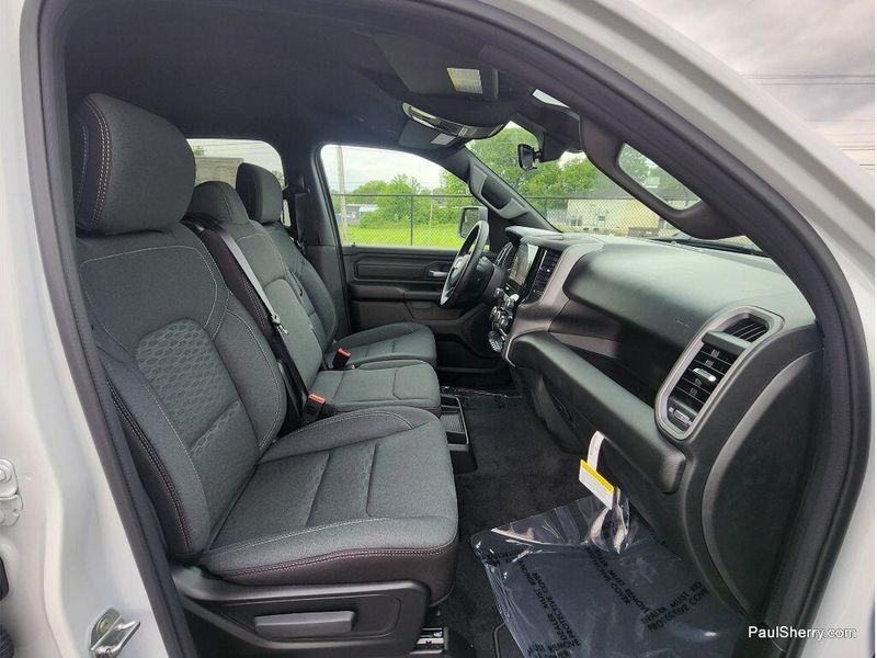 New 2026 RAM 1500 Express Crew Cab 4x4 5'7' Box