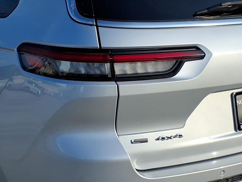 Used 2021 Jeep Grand Cherokee L LimitedImage 15