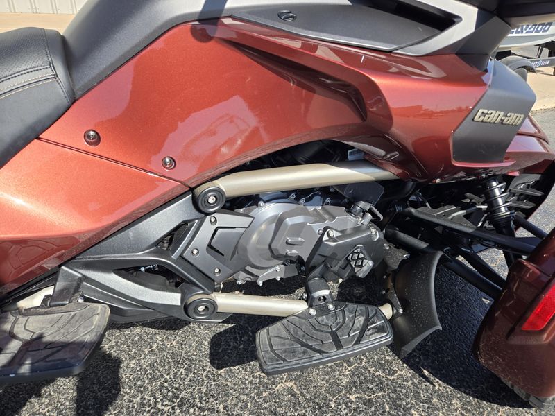NEW 2026 CAN-AM SPYDER F3 LIMITED SPECIAL SERIES Image 14