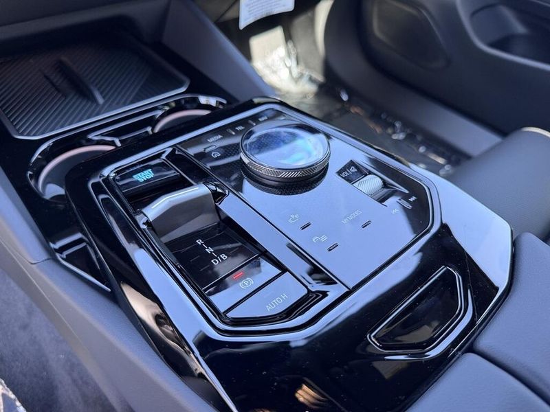 2025 BMW i5 xDrive40Image 25