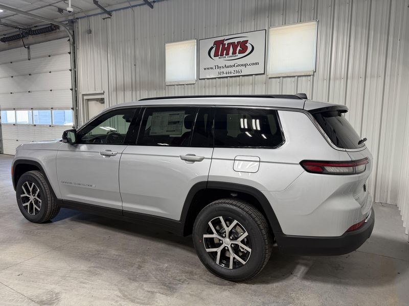 New 2025 Jeep Grand Cherokee L Limited 4x4Image 15