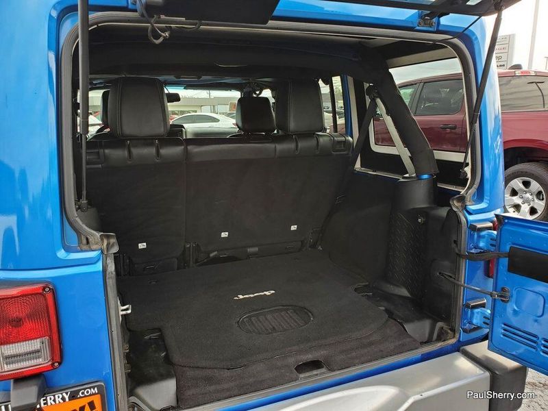 2015 Jeep Wrangler Unlimited SaharaImage 13