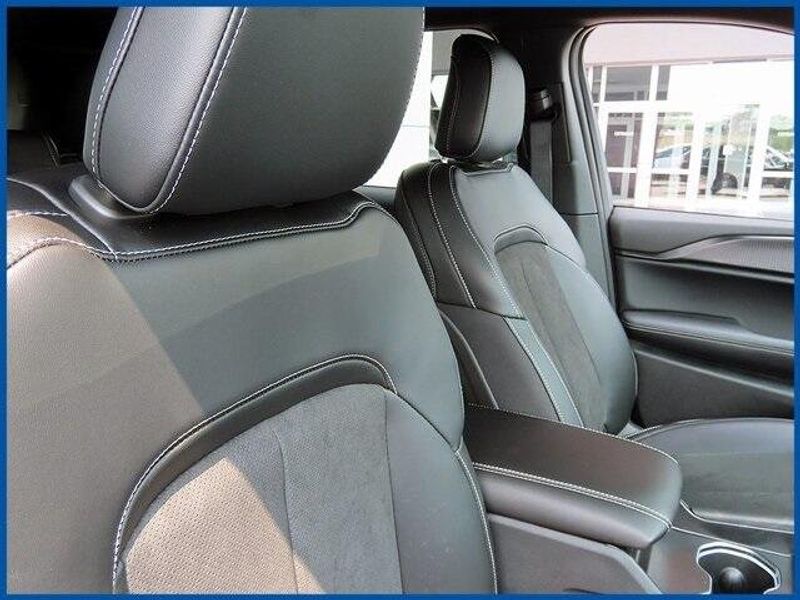 2025 Jeep Grand Cherokee Image 9