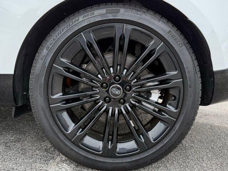 Used 2025 Land Rover Range Rover SE