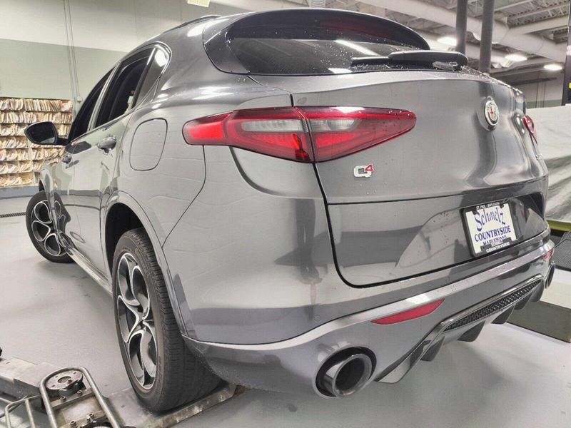 2022 Alfa Romeo Stelvio Veloce AWD w/Sunroof & NavImage 13