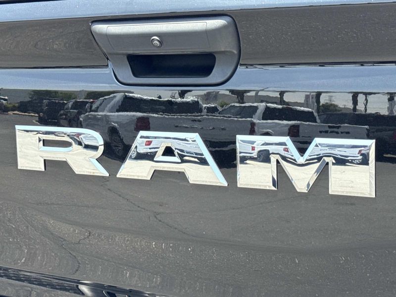 New 2026 RAM 1500 Big Horn Crew Cab 4x2 5'7' Box
