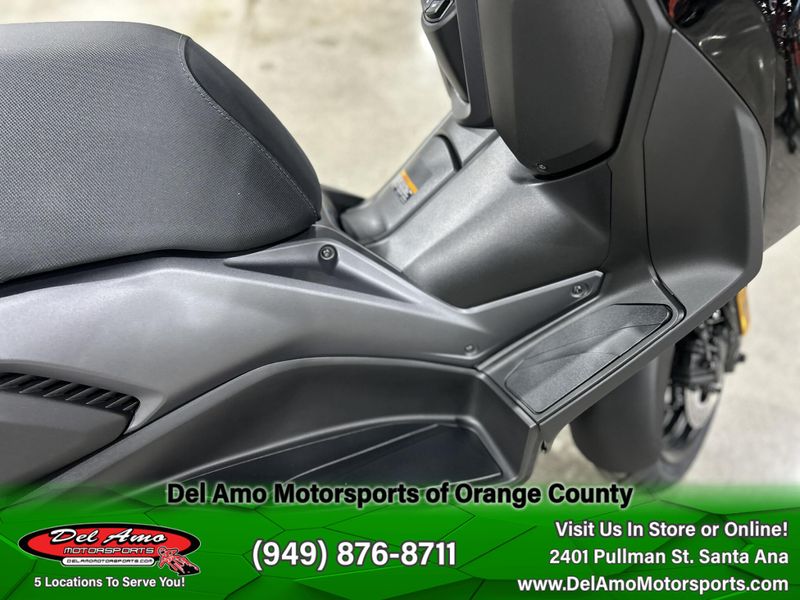 2025 Yamaha Xmax Image 16