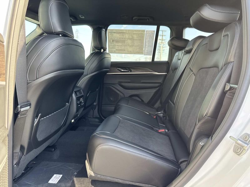 New 2026 Jeep Grand Cherokee Laredo Altitude 4x4
