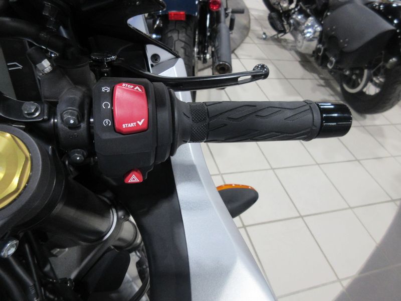 USED 2025 SUZUKI GSX-R1000 Image 17