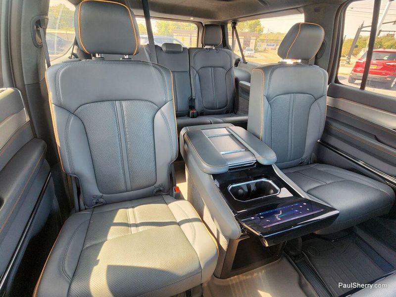 2023 Jeep Grand Wagoneer L II photo 4